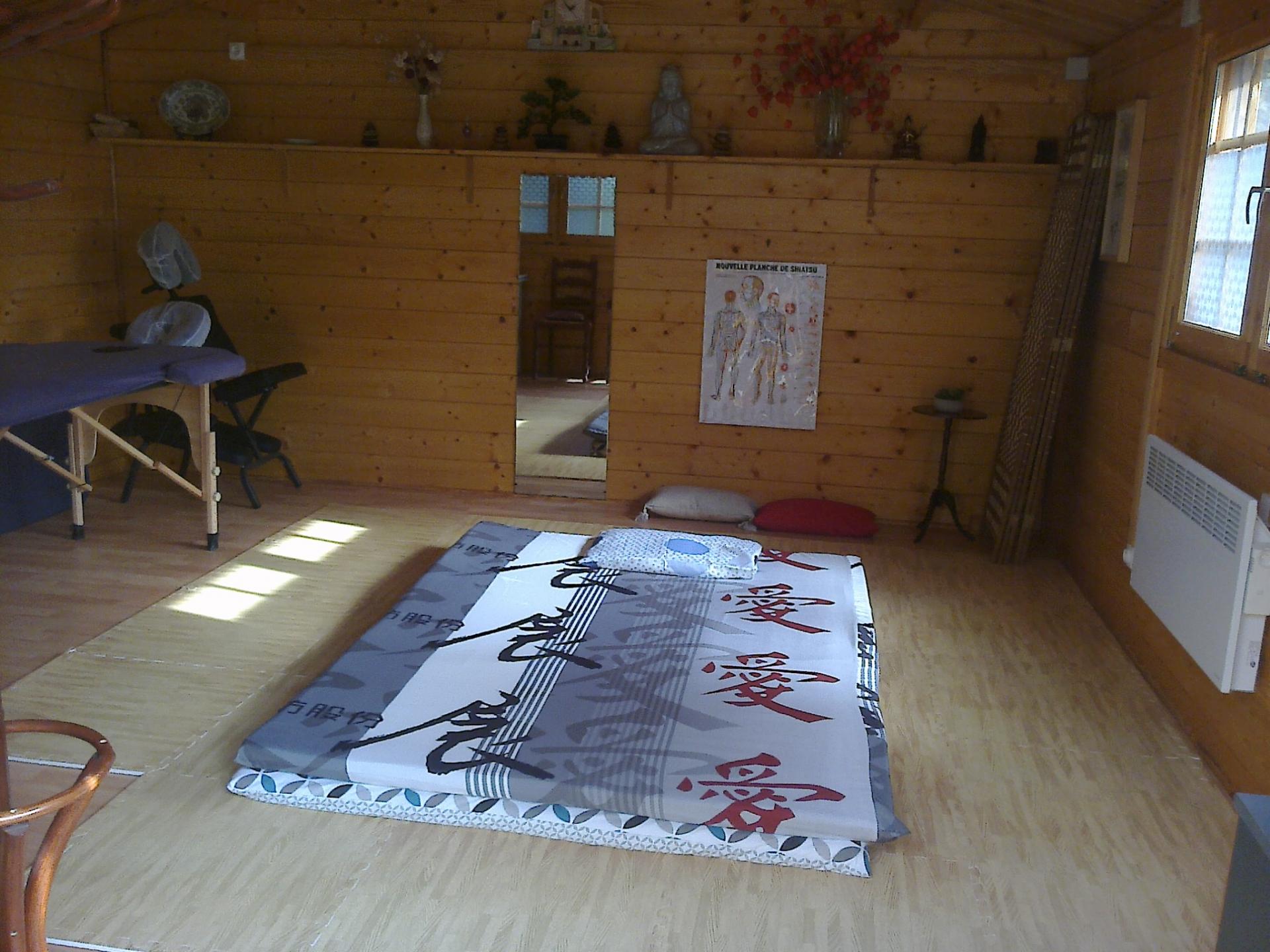 Intérieur futon sur sol
